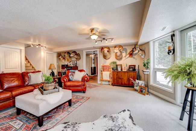 1709 East Hillcrest Drive, House other with 4 bedrooms, 3 bathrooms and null parking in Hillcrest AB | Image 27