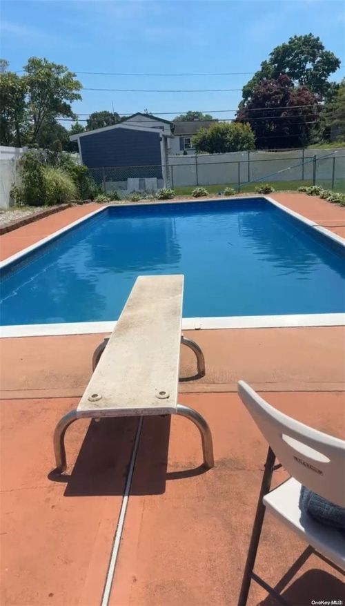 199 Strong St, Brentwood, NY, 11717-6415 | Card Image