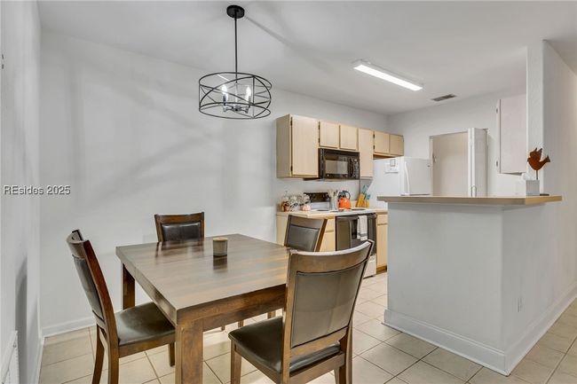 APT-2004 - 897 Fording Island Rd, Condo with 2 bedrooms, 2 bathrooms and null parking in Bluffton SC | Image 6