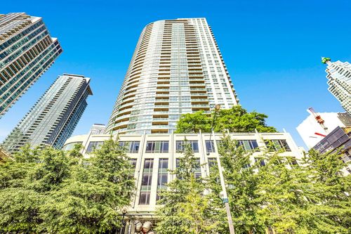 3008-18 Yonge St, Toronto, ON, M5E1Z8 | Card Image