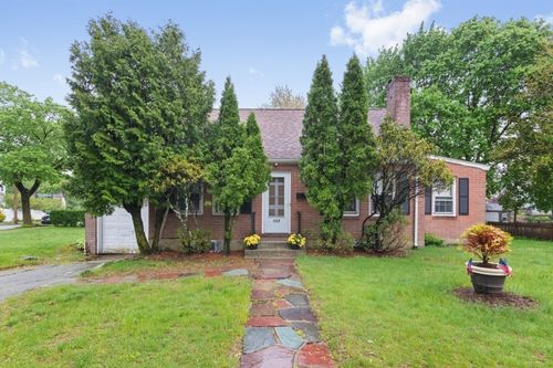 137 Russell Rd, Newton, MA, 02465-1141 | Card Image