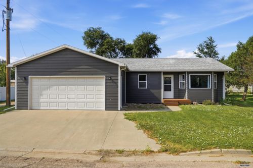 216 7th Ave, Wall, SD, 57790-2033 | Card Image