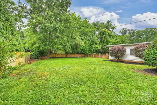 1961 Runnymede Ln, House other with 3 bedrooms, 2 bathrooms and null parking in Charlotte NC | Image 35