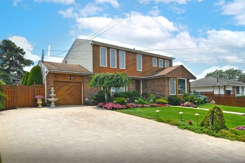 92 Bowling Ln, Deer Park, NY, 11729-6708 | Card Image