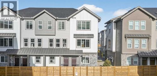 2231 81 St Sw, Calgary, AB, T3H3V8 | Card Image