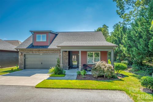 584 Summerfield Pl, Flat Rock, NC, 28731-5521 | Card Image