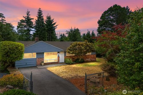 901 Ne 148th St, Shoreline, WA, 98155-7019 | Card Image