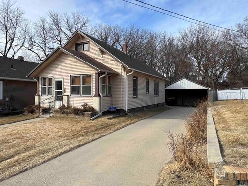 817 S Fairmount St, Sioux City, IA, 51106-1028 | Card Image