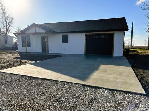107 Valerie Ln, Wapella, IL, 61777-2631 | Card Image