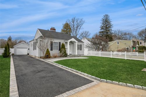 413 3rd St, E Northport, NY, 11731-2937 | Card Image