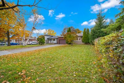 740 Meadowvale Rd, House other with 3 bedrooms, 3 bathrooms and 8 parking in Scarborough ON | Image 2