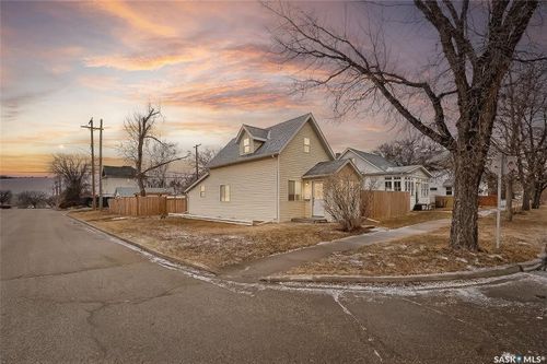 477 Ominica Street E, Moose Jaw, SK, S6H0H1 | Card Image