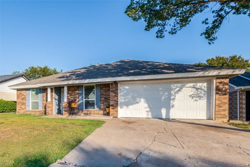 5315 Umbrella Pine Ct, Arlington, TX, 76018-1655 | Card Image