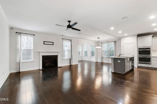 8121 Fieldcrest Ln, Fuquay Varina, NC, 27526-5793 | Card Image