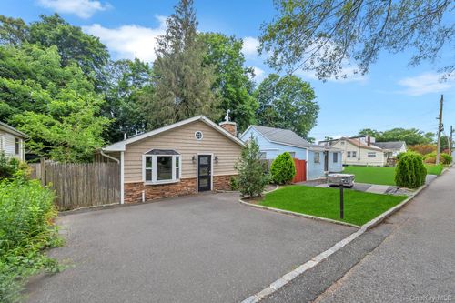 30 Harding Rd, Ronkonkoma, NY, 11779-3312 | Card Image