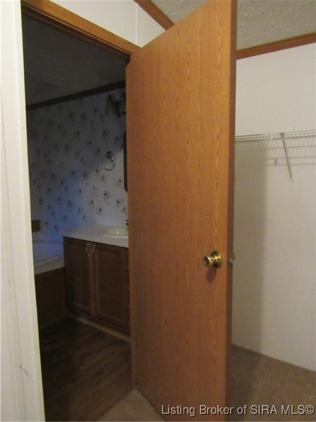 master bath entrance from walkin | Image 23