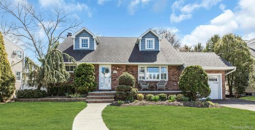 1800 Gormley Ave, Merrick, NY, 11566-3009 | Card Image