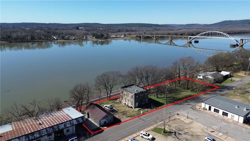 209 W River St, Ozark, AR, 72949-3223 | Card Image