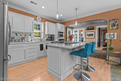 209 Hickory St, Milford, MI, 48381-1944 | Card Image