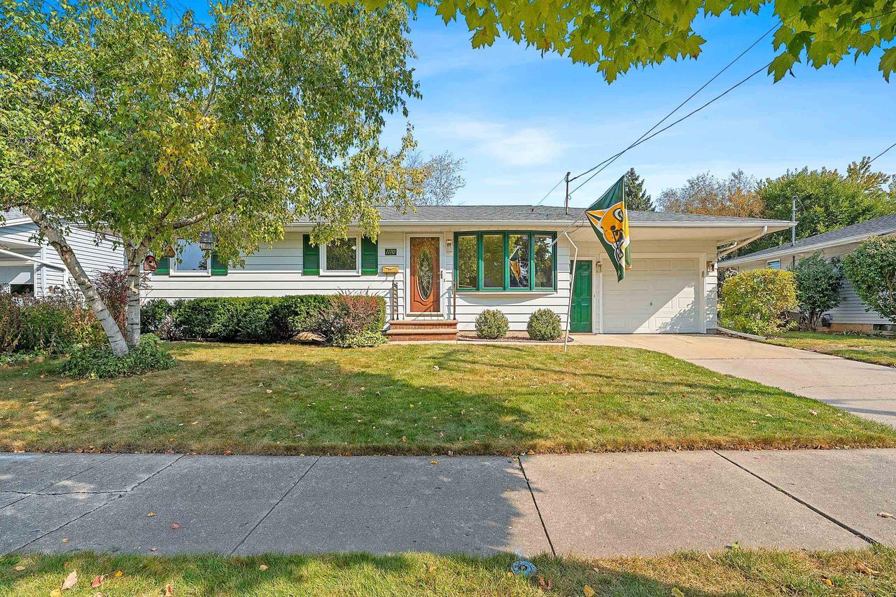Roscoe St, Green Bay, WI 54304