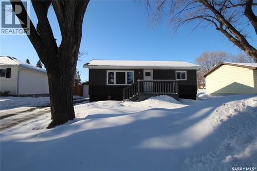 503 Windover Ave, Moosomin, SK, S0G3N0 | Card Image