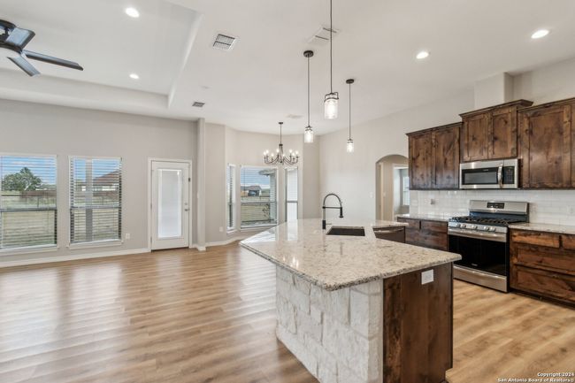 527 Monte Vista Dr, House other with 3 bedrooms, 2 bathrooms and null parking in Pleasanton TX | Image 11