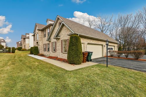 18423 Stonecreek Dr, Hazel Crest, IL, 60429-1696 | Card Image