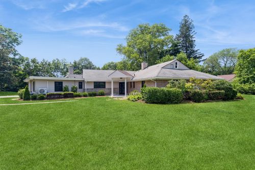 2 Foxwood Rd, Great Neck, NY, 11024-1202 | Card Image