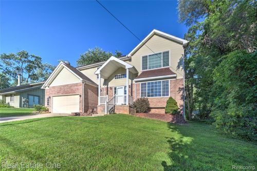 3950 Bradmore Ave, West Bloomfield, MI, 48324-2801 | Card Image