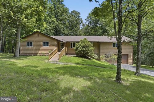351 Silvercreek Ln, Berkeley Springs, WV, 25411-5236 | Card Image