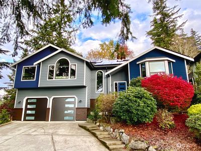 Welcome home to a beautifully updated and gorgeous house | Image 1