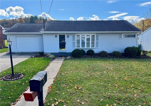 1805 26th Ave, Parkersburg, WV, 26101-7292 | Card Image