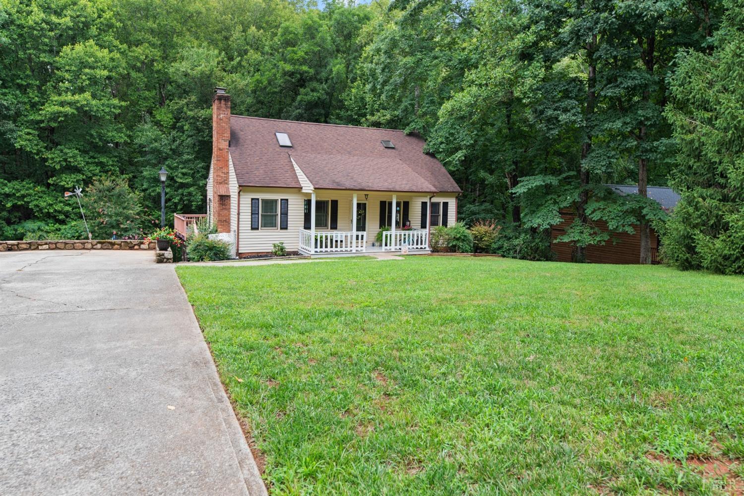 Pine Bluff Dr, Lynchburg, VA 24503