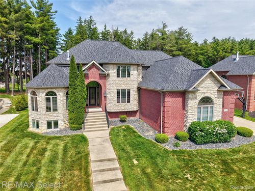 3334 Creekview Dr, Davison, MI, 48423-8660 | Card Image