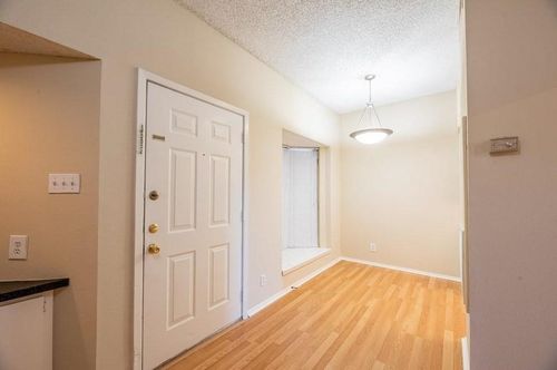 apt-201-2818 Nueces St, Austin, TX, 78705-3736 | Card Image