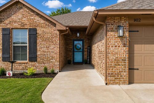 1412 Se 6th St, Moore, OK, 73160-8217 | Card Image