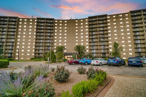 apt-720-6340 Americana Dr, Willowbrook, IL, 60527-2247 | Card Image