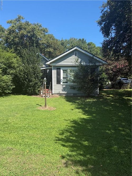 8629 Guinea Rd, Hayes, VA, 23072-3821 | Card Image