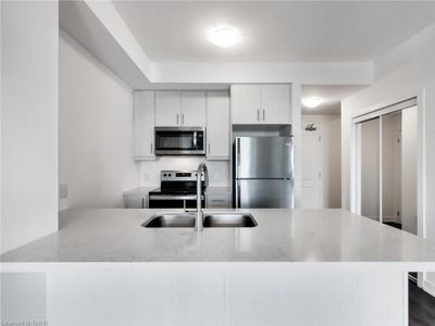 708 - 470 Dundas St E, Home with 1 bedrooms, 1 bathrooms and 1 parking in Waterdown ON | Image 3