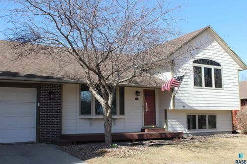 716 E Magnolia Dr, Brandon, SD, 57005-1068 | Card Image