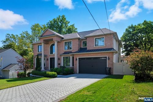 146 Stuart St, Paramus, NJ, 07652-4519 | Card Image