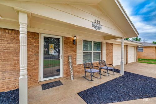 213 Twin Oaks Dr, San Angelo, TX, 76901-4828 | Card Image