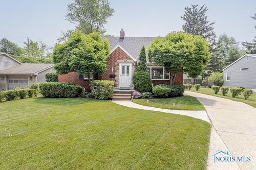 160 Wilkshire Dr, Waterville, OH, 43566-1245 | Card Image