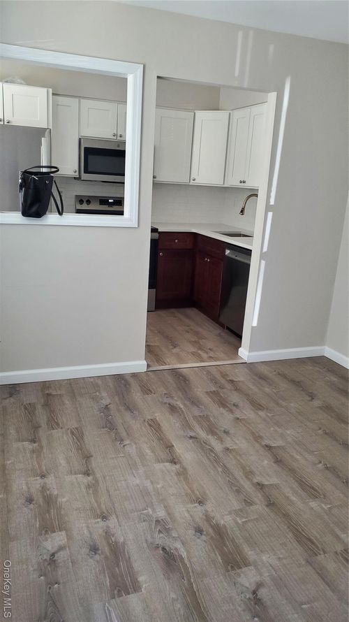 apt-9-101 Sylvan Ave, Miller Place, NY, 11764-2422 | Card Image