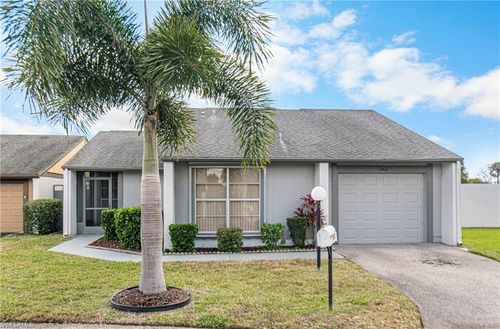 9777 Oakcrest Ct, LEHIGH ACRES, FL, 33936-5956 | Card Image