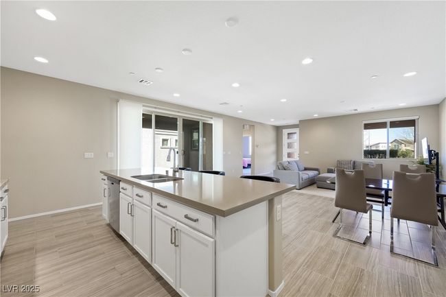 1091 E Sunset Rd, House other with 3 bedrooms, 3 bathrooms and null parking in Henderson NV | Image 8