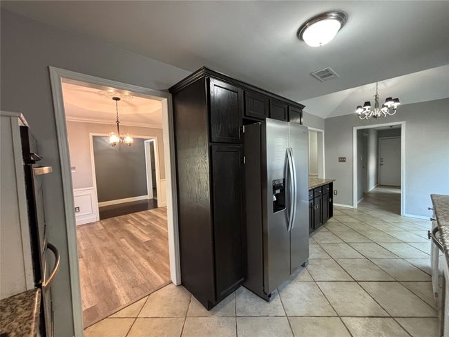 Access to dining room and living room | Image 12