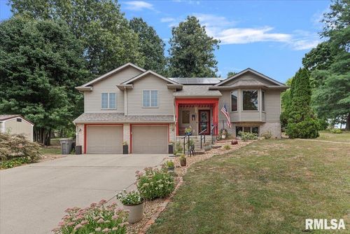 18 Lake Shore Dr, Pana, IL, 62557-6656 | Card Image