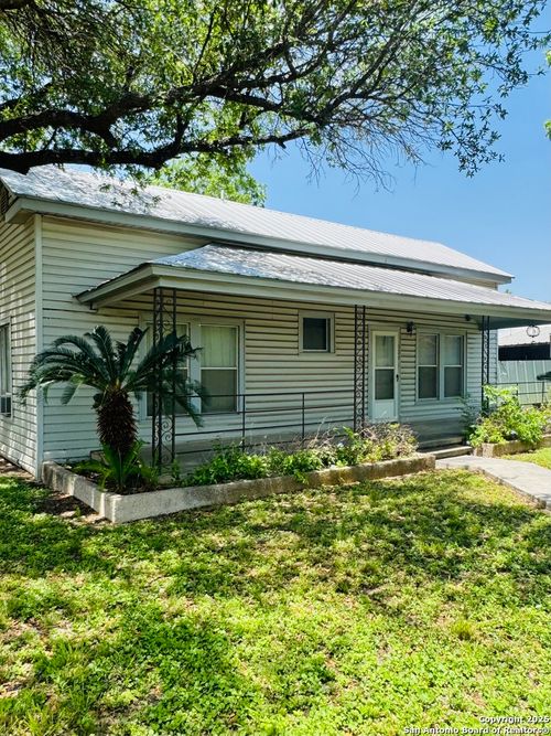 000 E Fannin St, Uvalde, TX, 78801 | Card Image