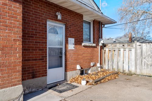lower-11 Broadmore Ave, Saint Catharines, ON, L2M6A4 | Card Image